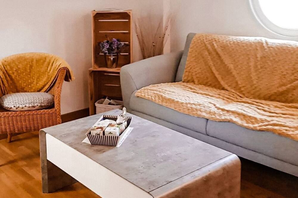 Photo of Livingroom in Angoume