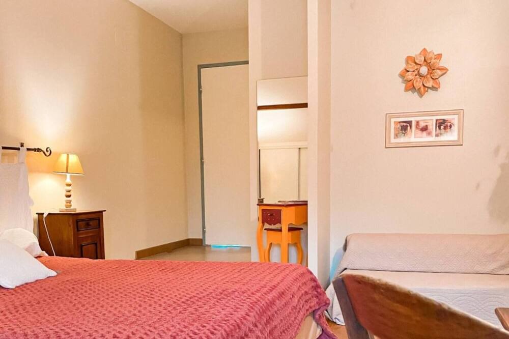 Photo of Bedroom in Angoume