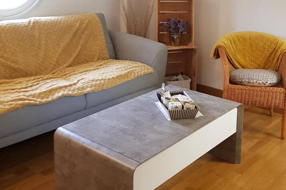 Photo of Livingroom in Angoume