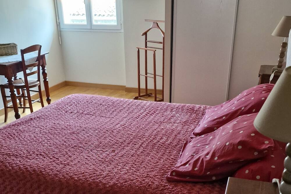 Photo of Bedroom in Angoume