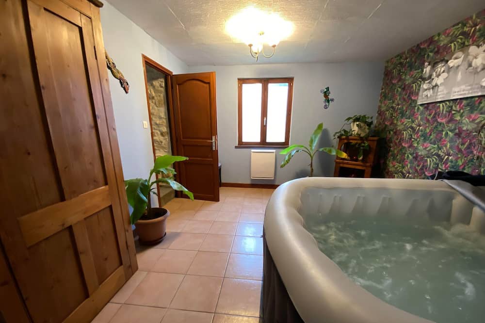 Photo of Bathroom in Savigne