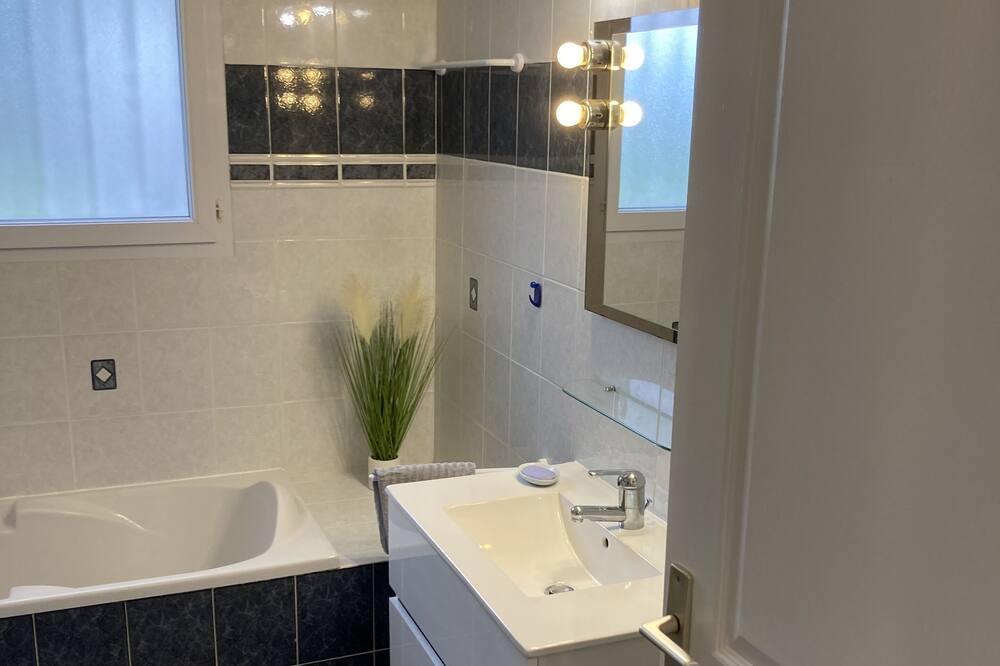 Photo of Bathroom in Lalinde