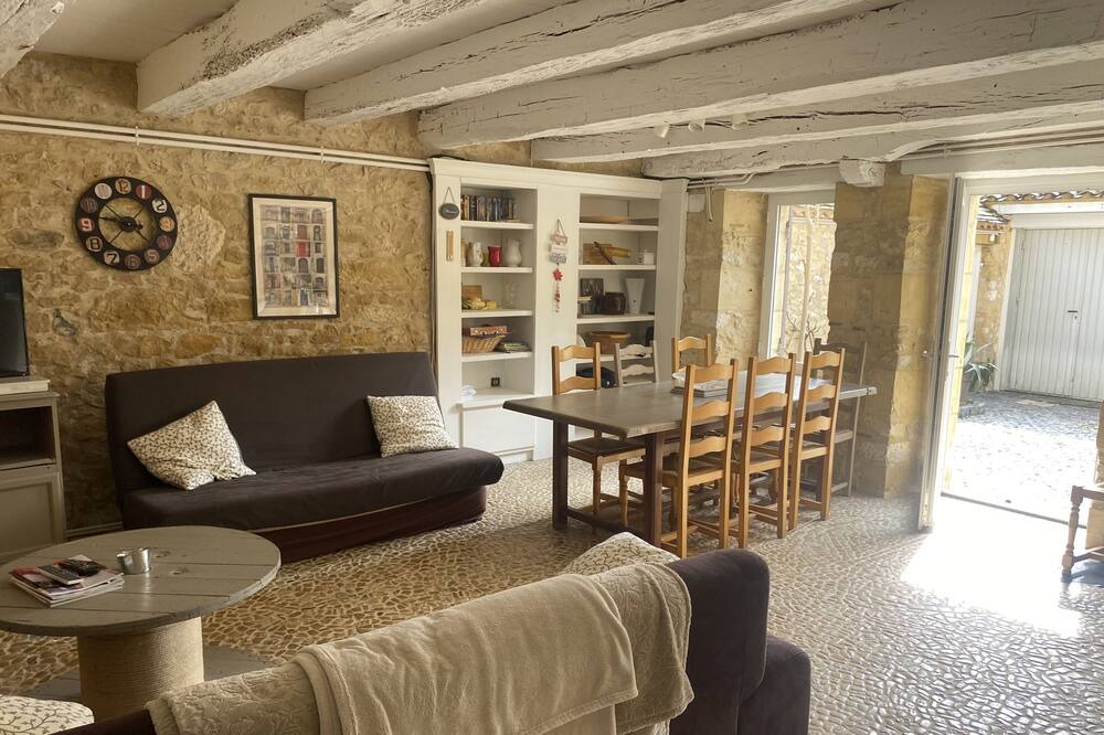 Photo of Livingroom in Saint-Capraise-de-Lalinde