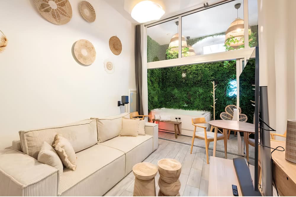 Photo of Livingroom in Chartrons