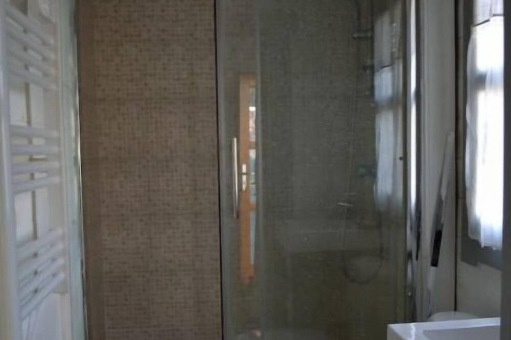 Photo of Bathroom in Villenave-d'Ornon