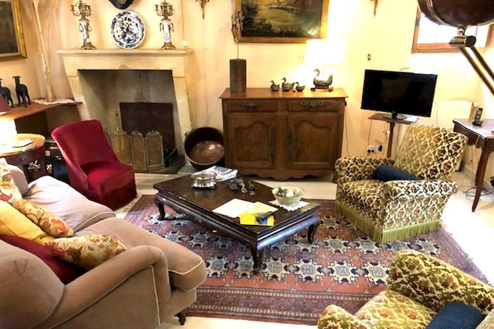 Photo of Livingroom in Sainte-Croix-Du-Mont