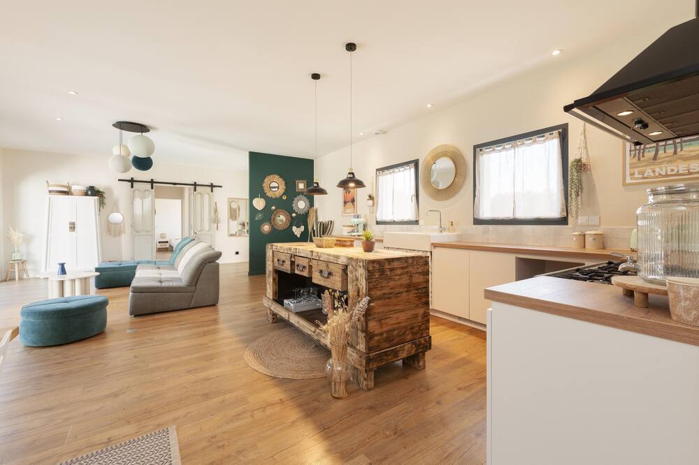 Photo of Kitchen in Canenx-et-Reaut