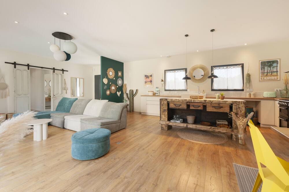 Photo of Livingroom in Canenx-et-Reaut