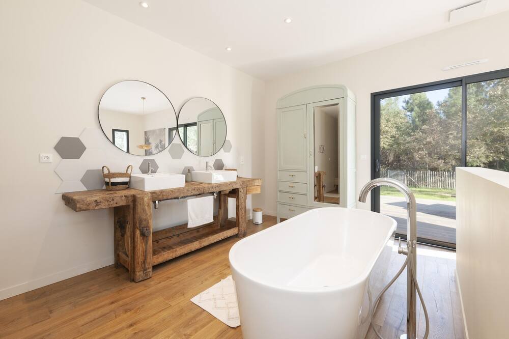 Photo of Bathroom in Canenx-et-Reaut