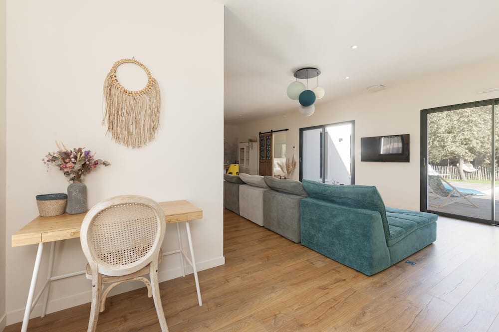 Photo of Livingroom in Canenx-et-Reaut