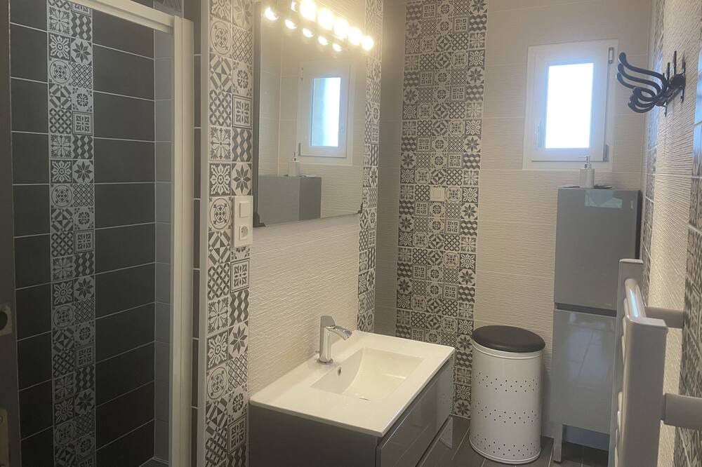 Photo of Bathroom in Saint-Cybranet