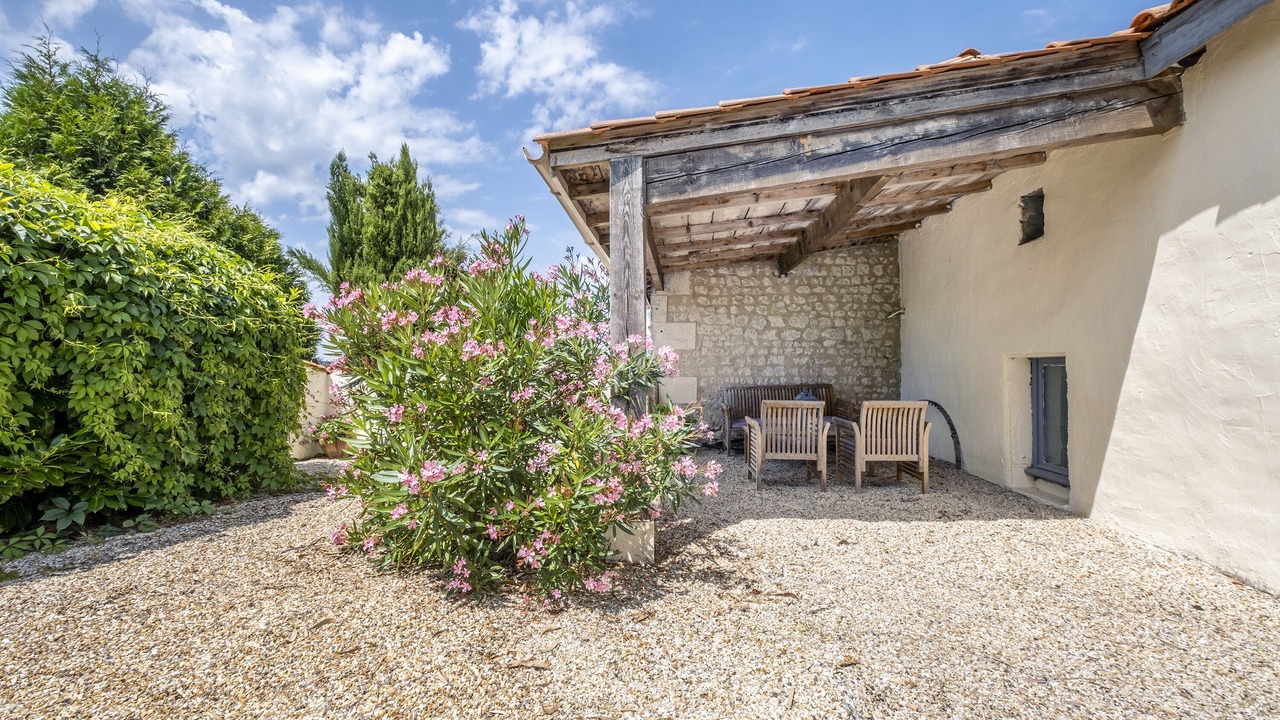 Photo of Patio Balcony in Sud Charente