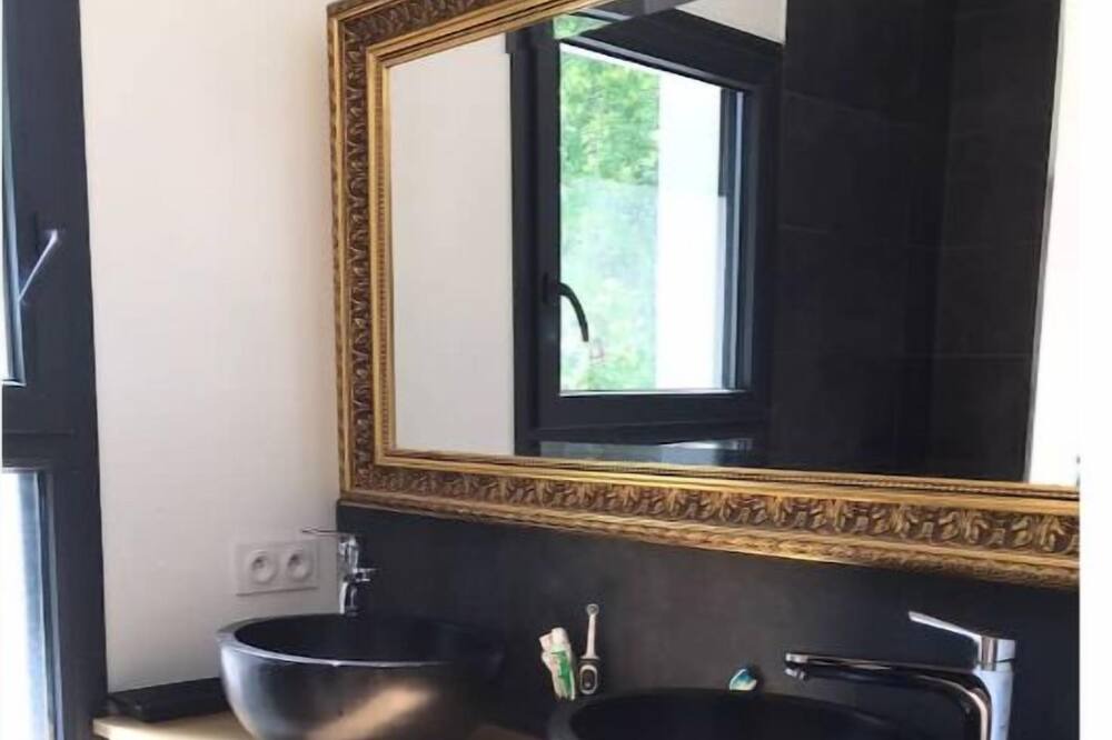 Photo of Bathroom in Pessac