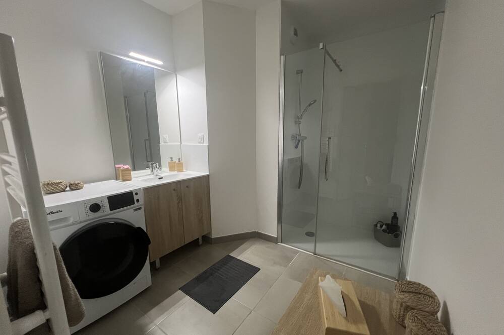 Photo of Bathroom in Cenon