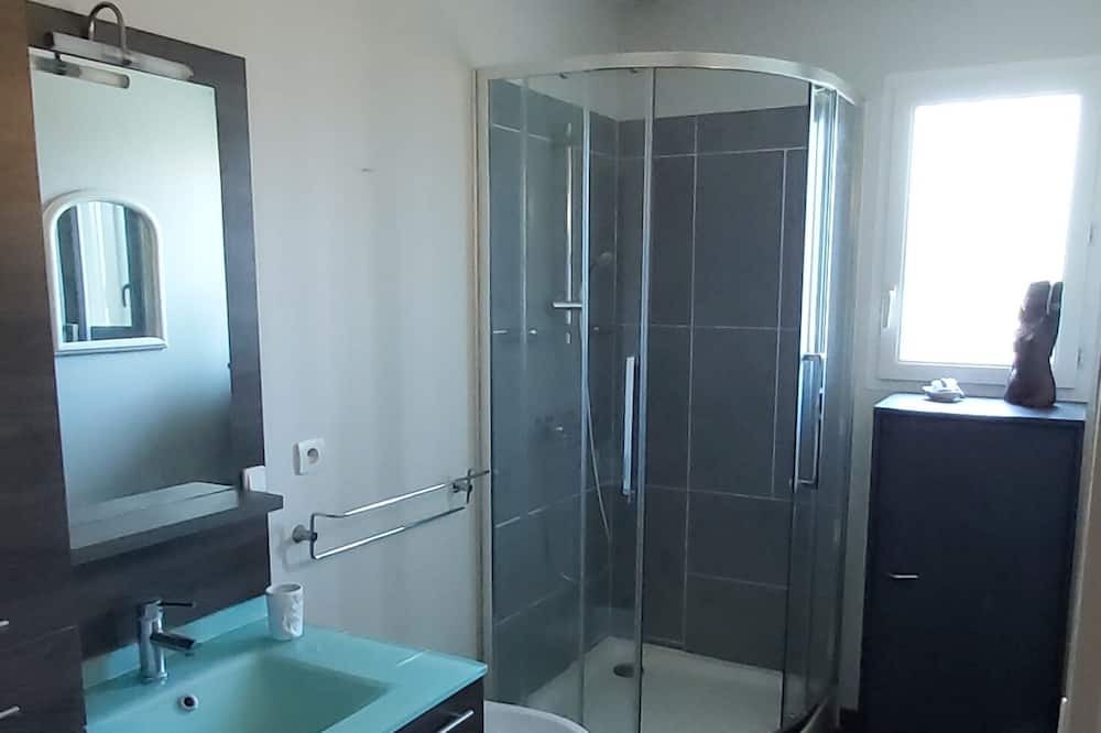 Photo of Bathroom in Le Pian-Medoc