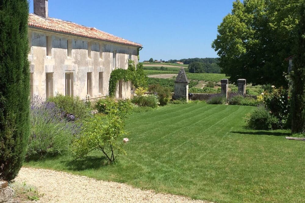 Photo of Outdoor in Bellevigne