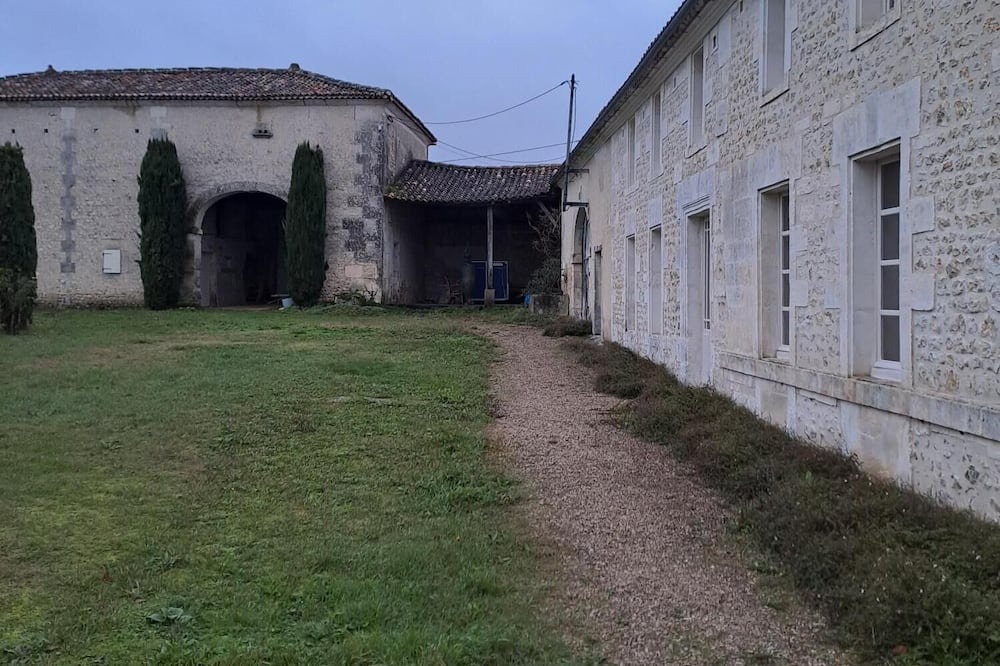 Photo of Outdoor in Bellevigne