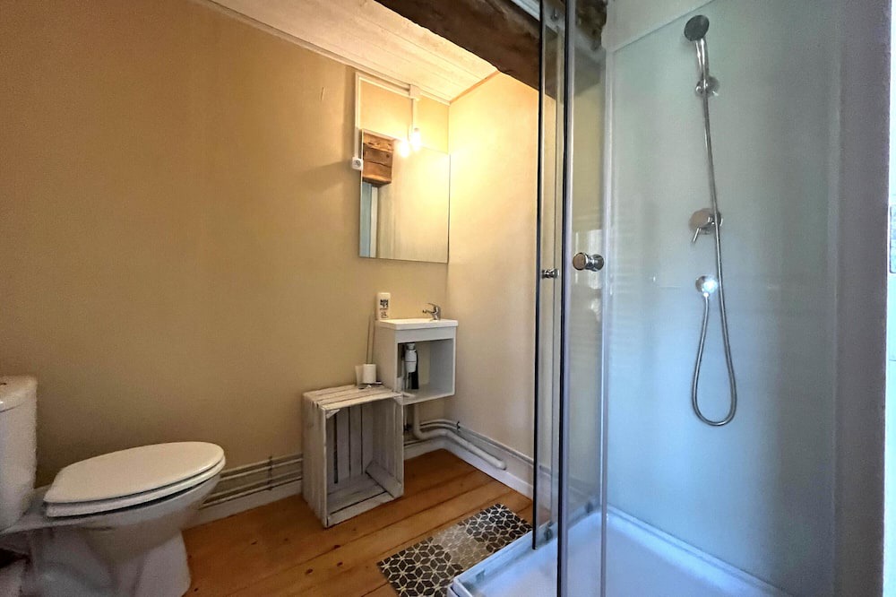 Photo of Bathroom in Savignac-Ledrier