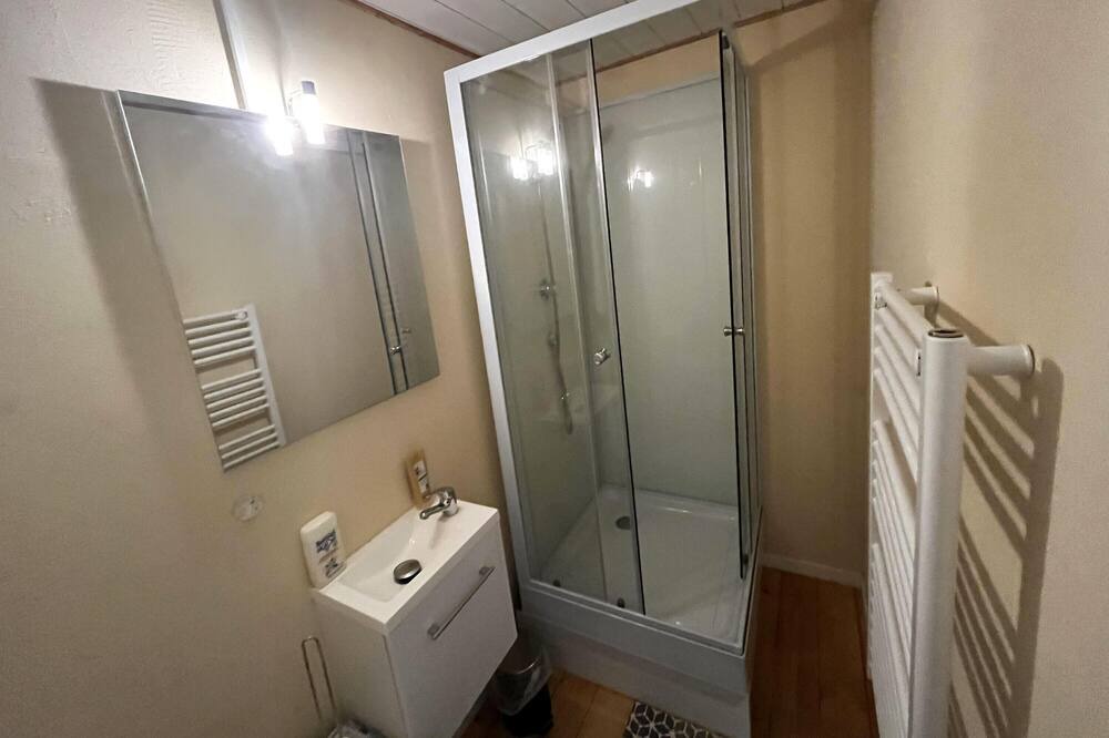 Photo of Bathroom in Savignac-Ledrier