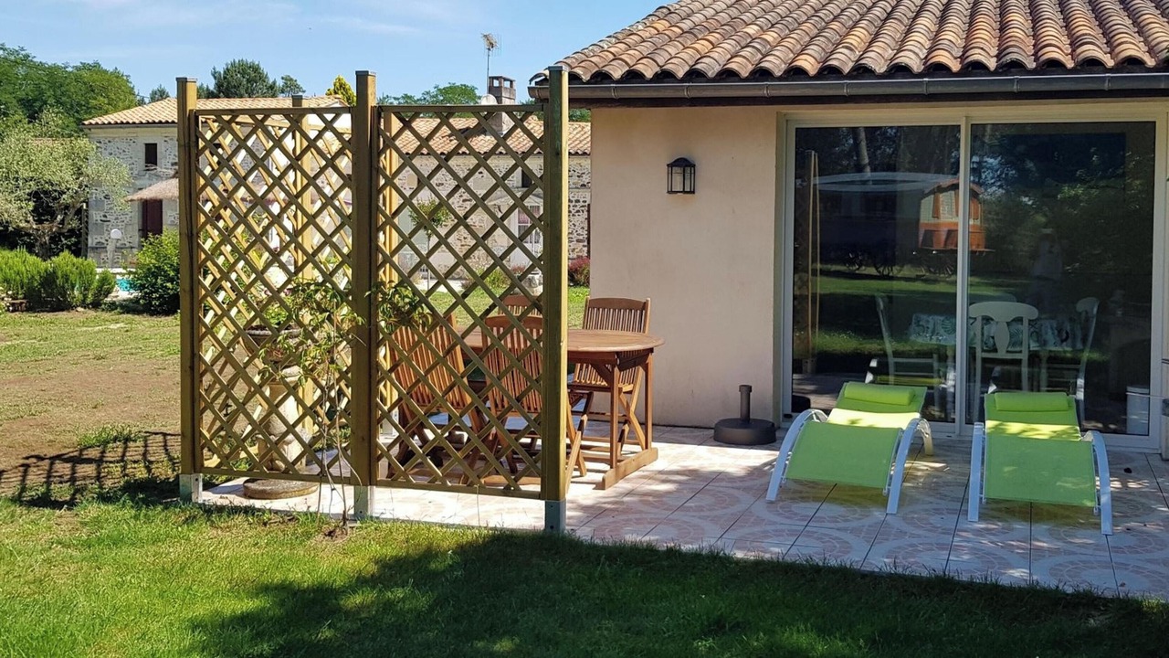 Photo of Patio Balcony in Bussac-Foret