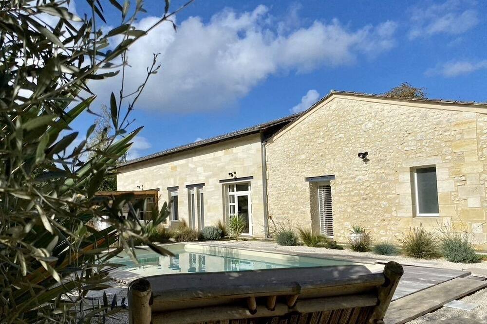 Photo of Outdoor in La Lande-de-Fronsac