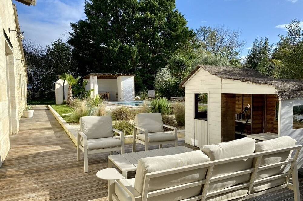 Photo of Outdoor in La Lande-de-Fronsac