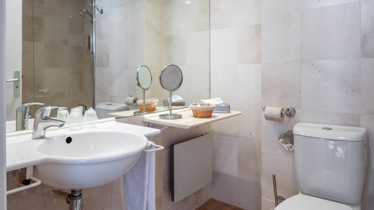 Photo of Bathroom in Mignaloux-Beauvoir