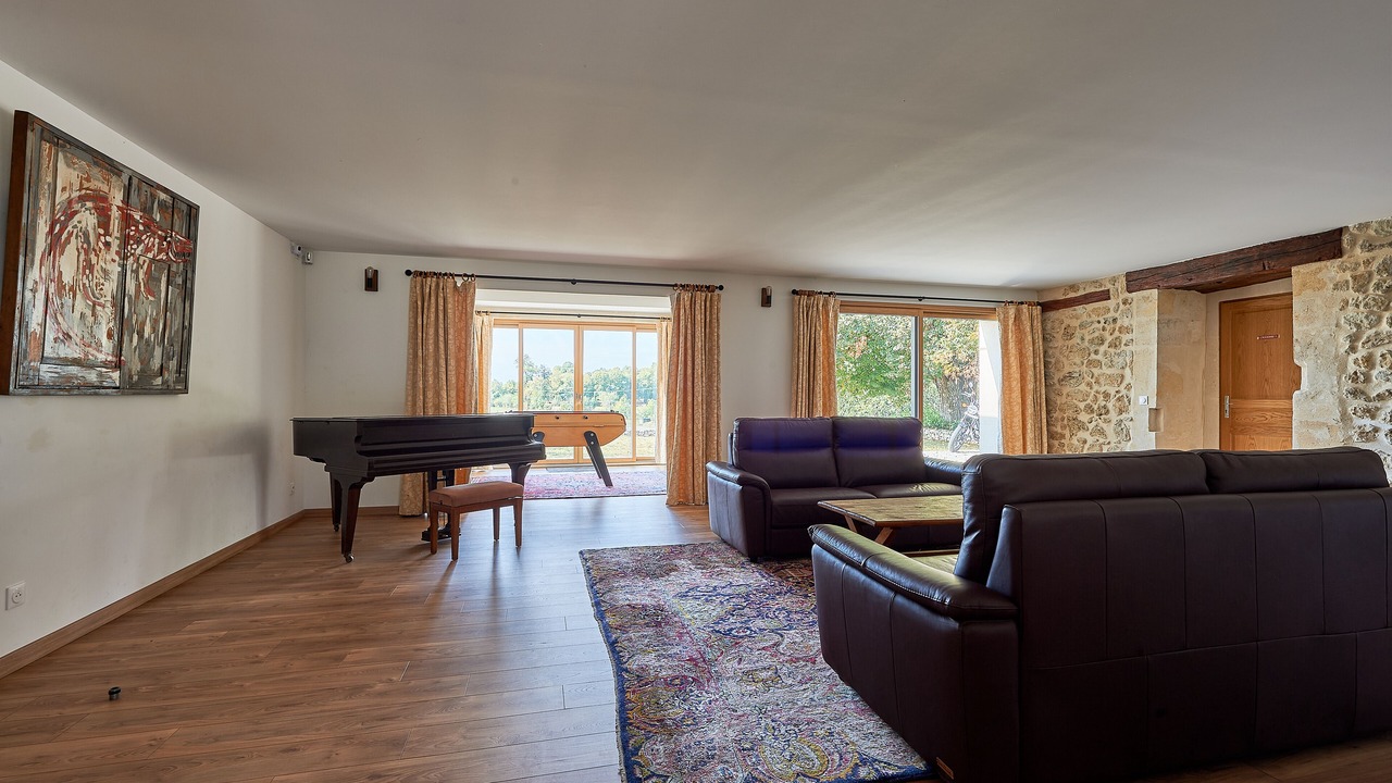 Photo of Livingroom in Saint-Sulpice-et-Cameyrac