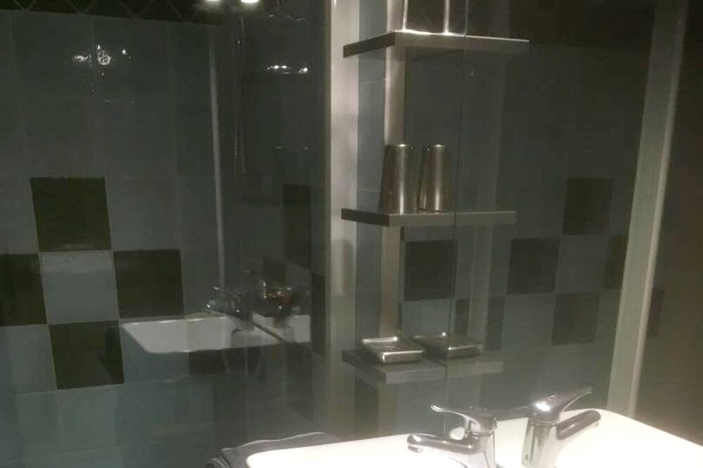 Photo of Bathroom in Beynac-et-Cazenac