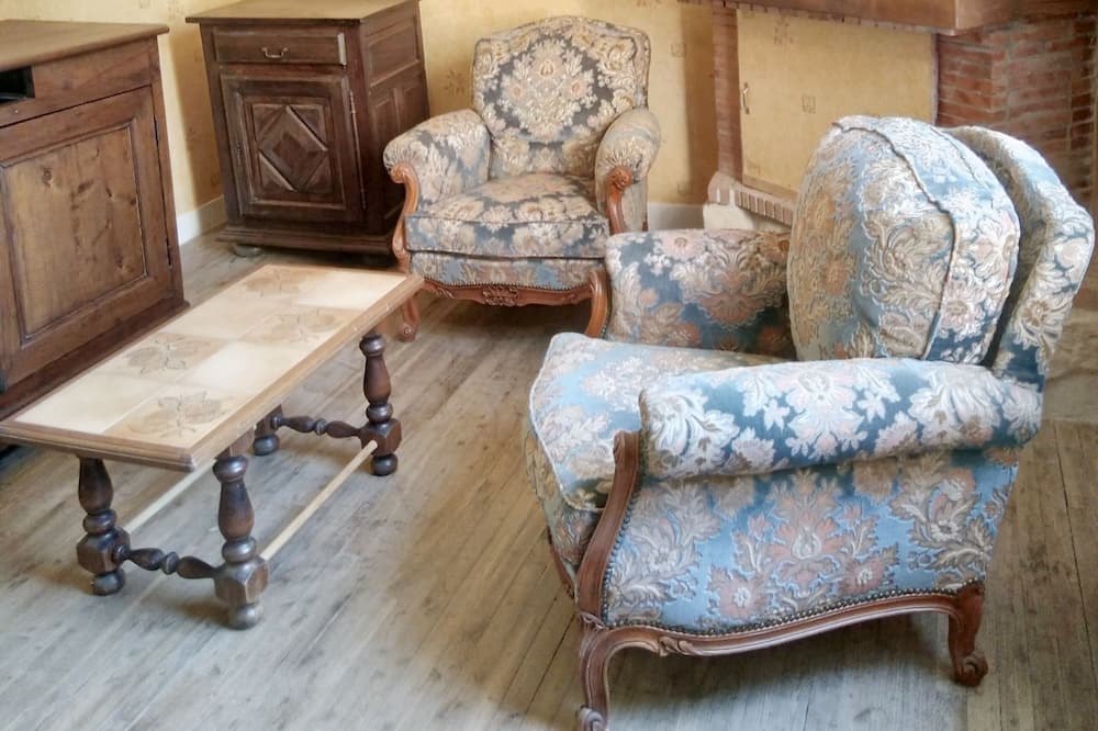 Photo of Livingroom in Lathus-Saint-Remy
