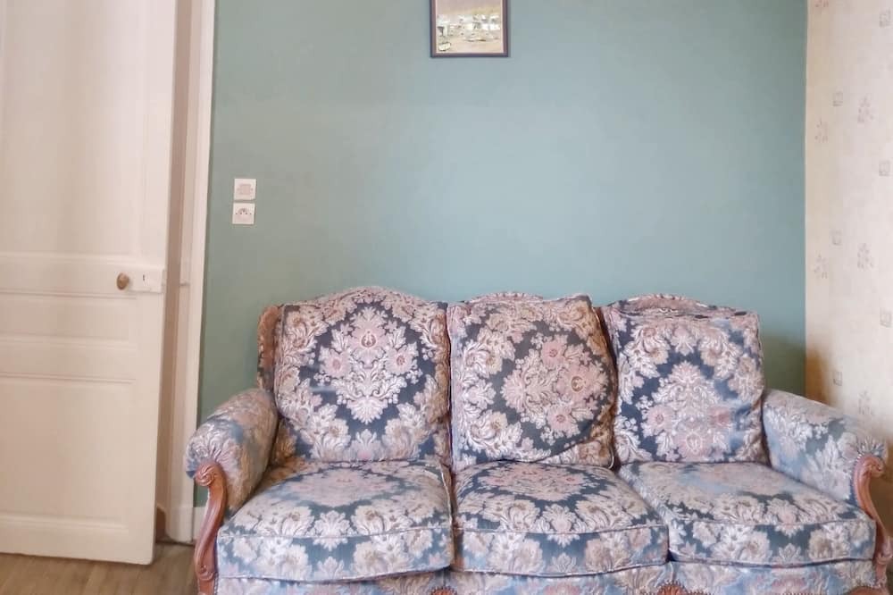 Photo of Livingroom in Lathus-Saint-Remy