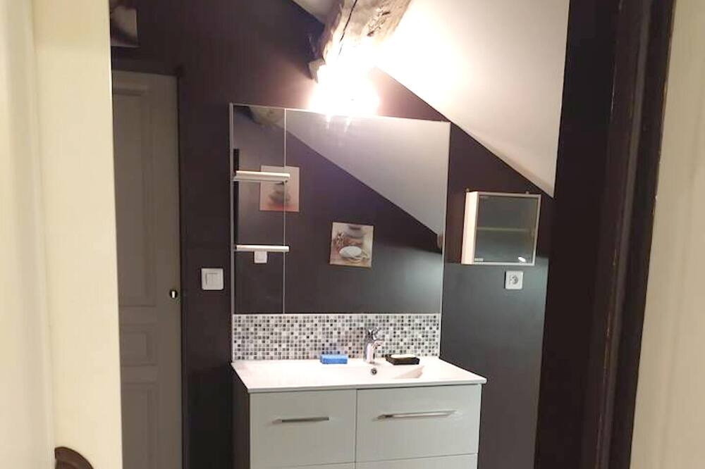 Photo of Bathroom in Aiguillon