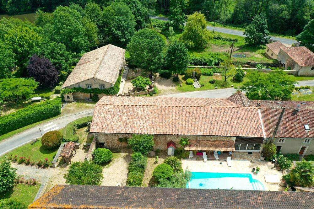 Photo of Outdoor in Saint-Front-de-Pradoux