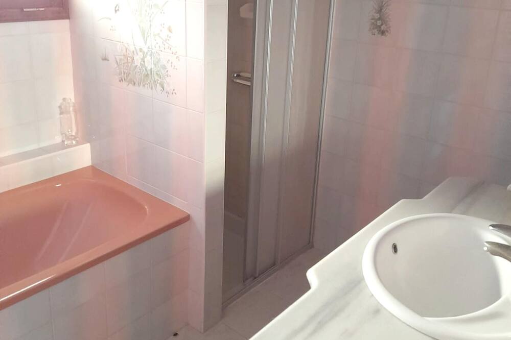 Photo of Bathroom in Allemans