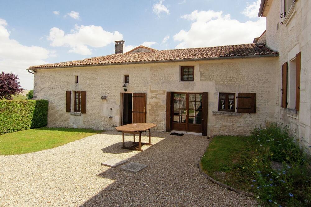 Photo of Outdoor in Saint-Preuil
