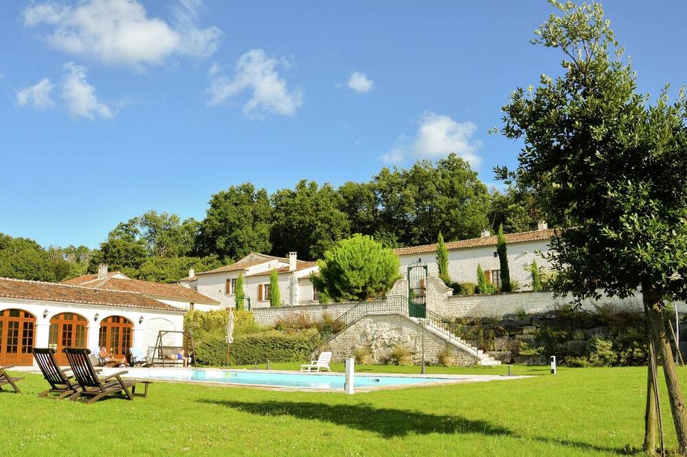 Photo of Outdoor in Saint-Preuil