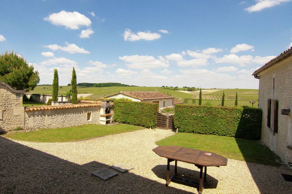 Photo of Outdoor in Saint-Preuil