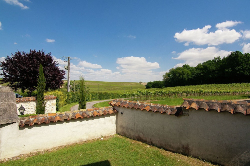 Photo of Patio Balcony in Saint-Preuil