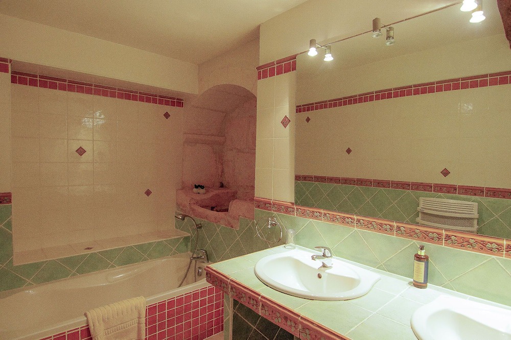 Photo of Bathroom in Saint-Preuil