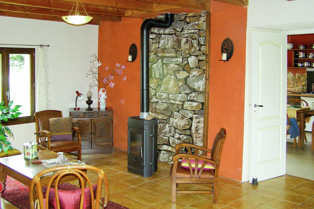 Photo of Livingroom in Champsac
