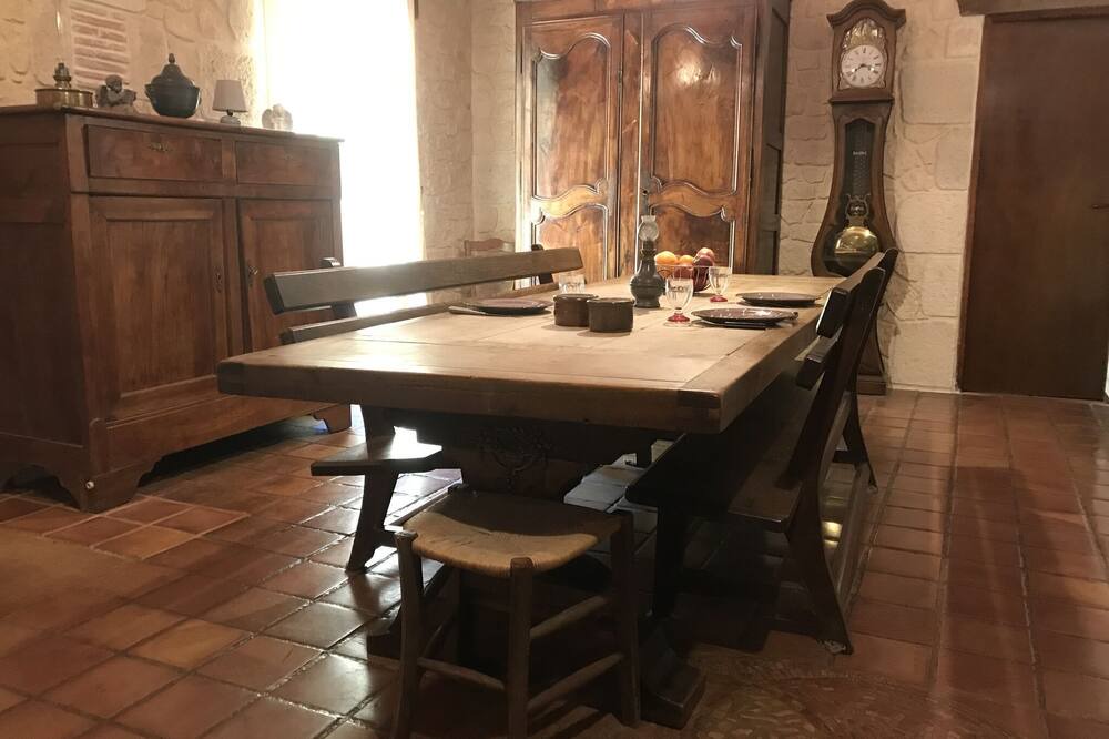Photo of Livingroom in Lamonzie-Montastruc
