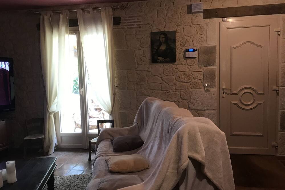 Photo of Livingroom in Lamonzie-Montastruc