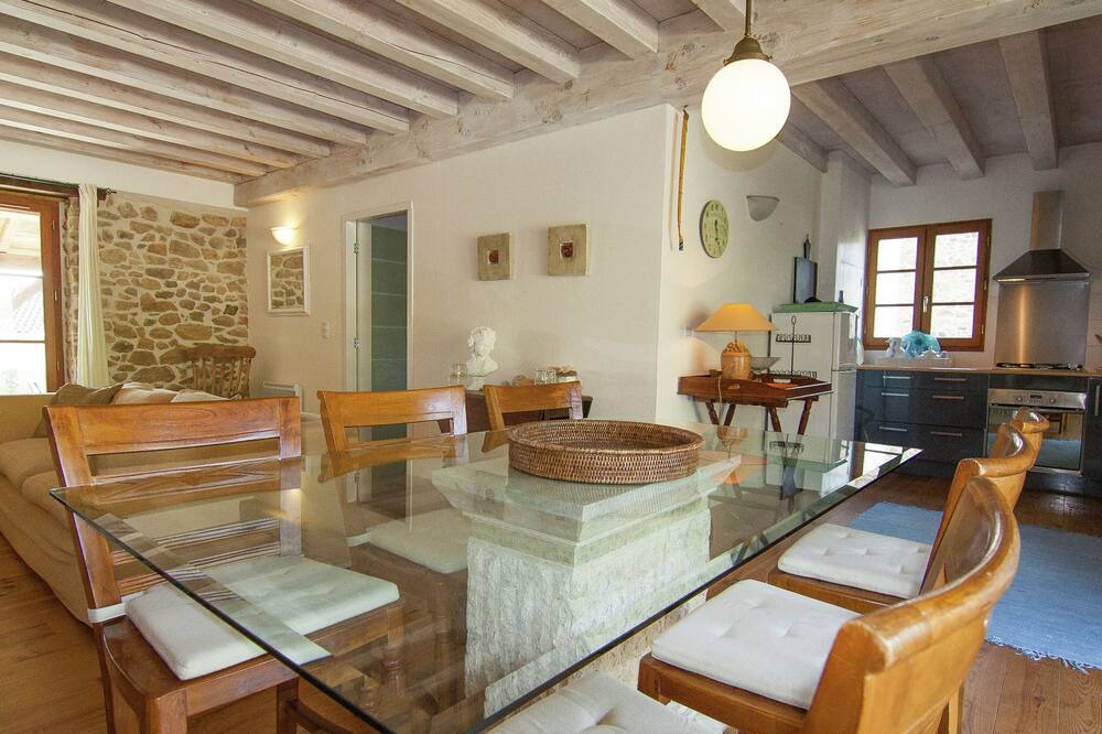 Photo of Livingroom in Roussines