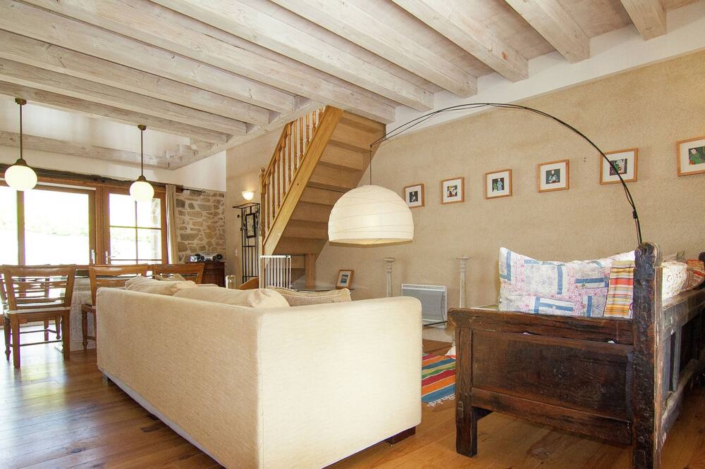 Photo of Livingroom in Roussines