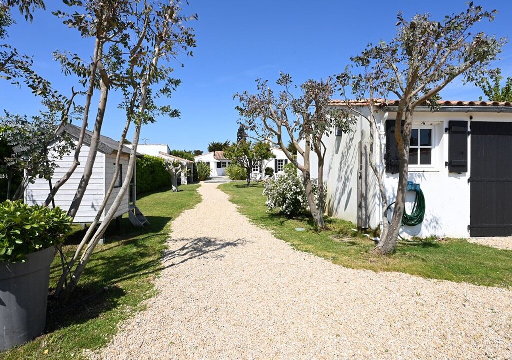 Photo of Buildings in Les Portes-en-Re