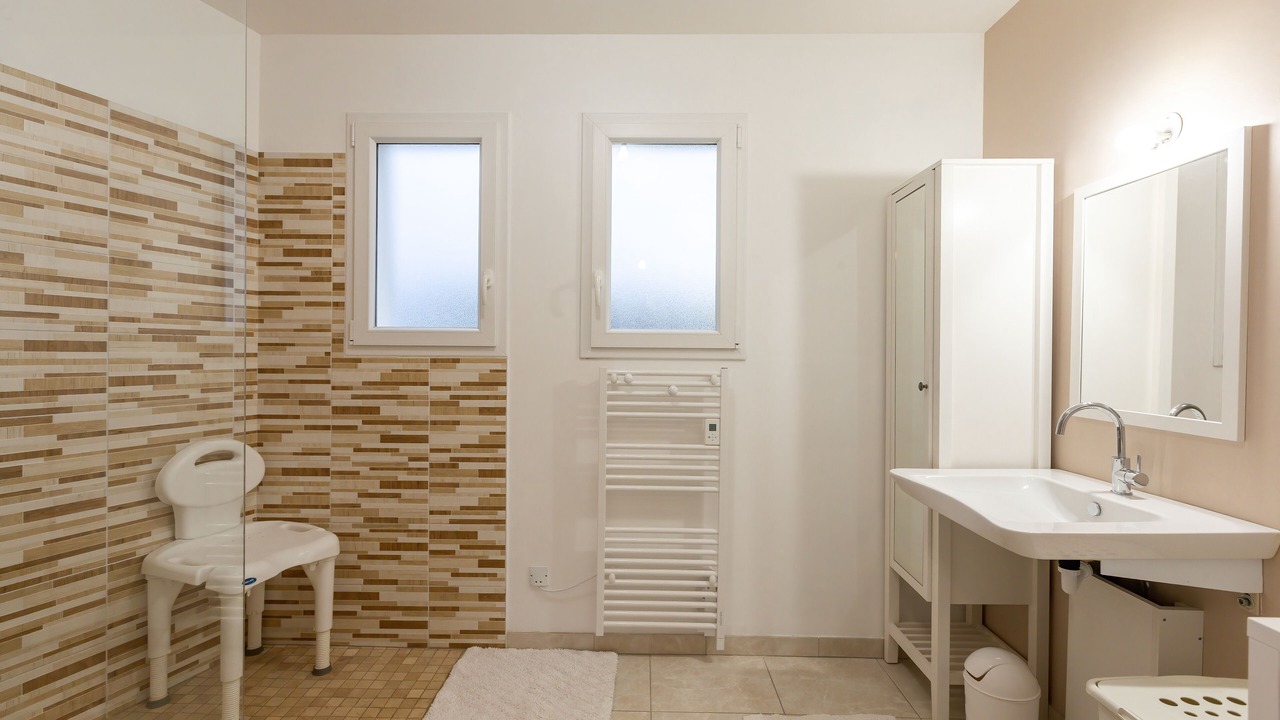 Photo of Bathroom in Saujon