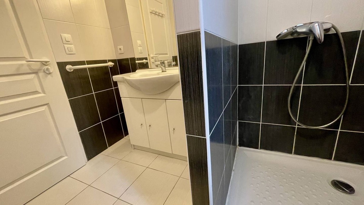 Photo of Bathroom in Domino