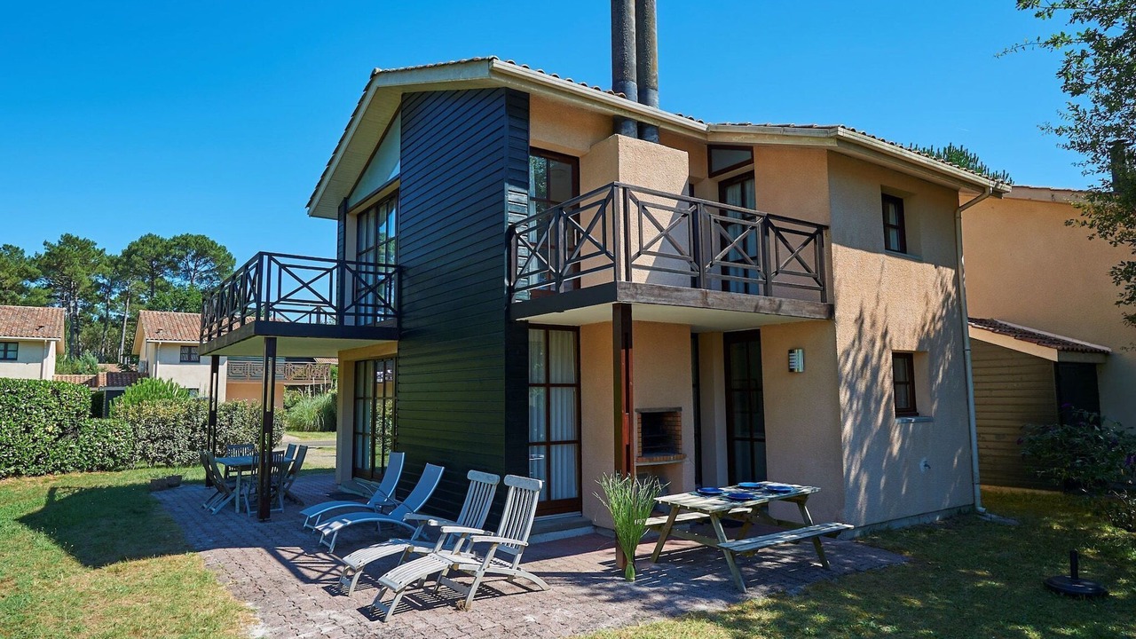 Photo of Outdoor in Salles