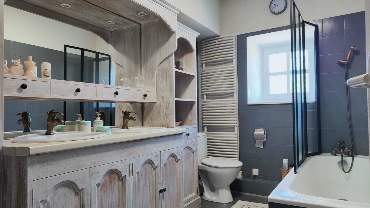 Photo of Bathroom in Varaignes
