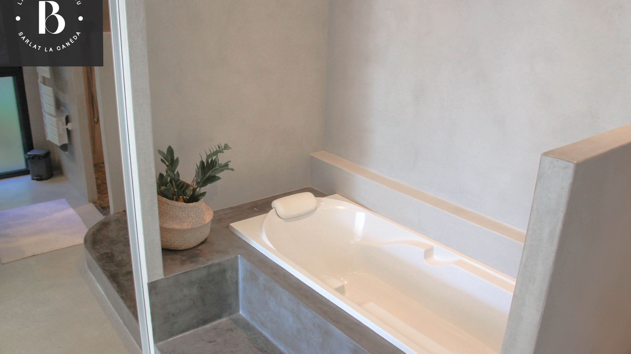 Photo of Bathroom in Sarlat-la-Caneda